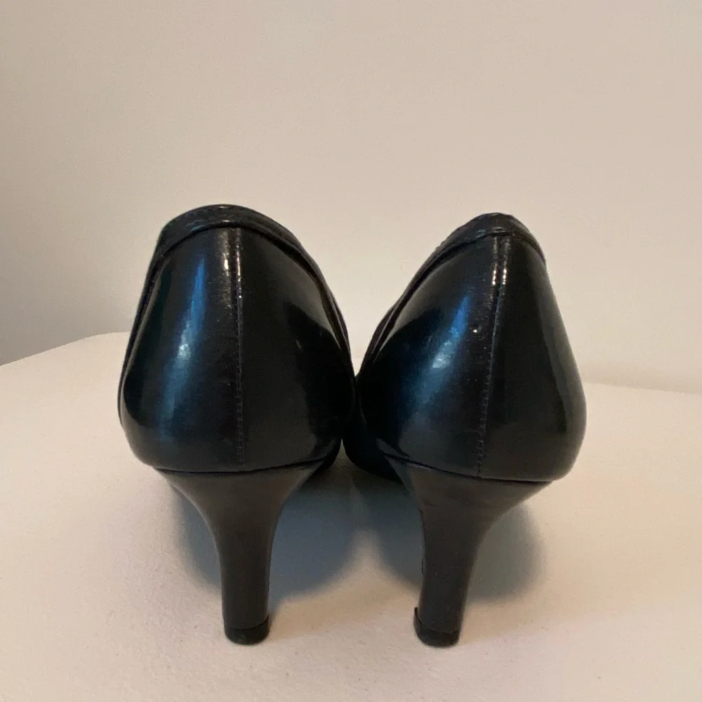 Life Stride Soft System women’s Petunia navy blue faux leather pump heels size 8